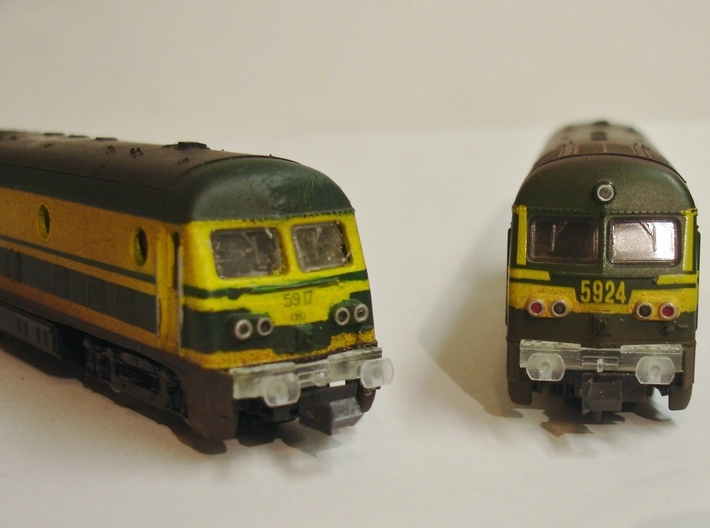 8X Buffers NMBS - SNCB HLD59 Roco 1/160 3d printed Placed on Roco HLD 5924, not painted