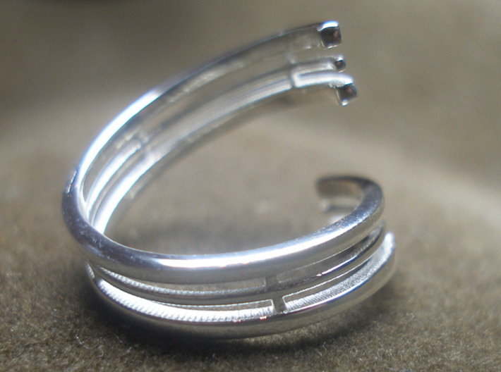 Bars & Wire Ring Size 7½ 3d printed Photo of the ring from the top, printed in sterling silver.