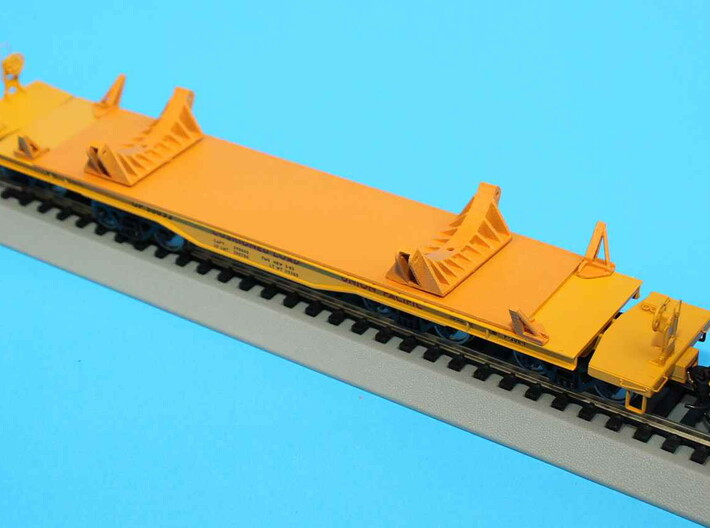 HO 1/87 NASA Shuttle SRB flatcar covers (set 3d printed The first model, completed by Morgan Paul. Look out for fully finished SRB cars from him on ebay.