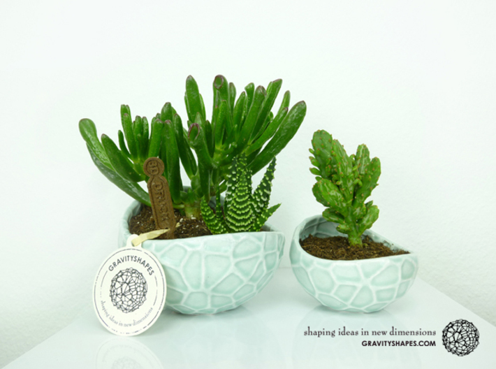 Porcelain Plant-pot in Water-Look (size small) 3d printed Porcelain Plant-pot in Water-Look (size XL and small - Gloss Celadon Green)