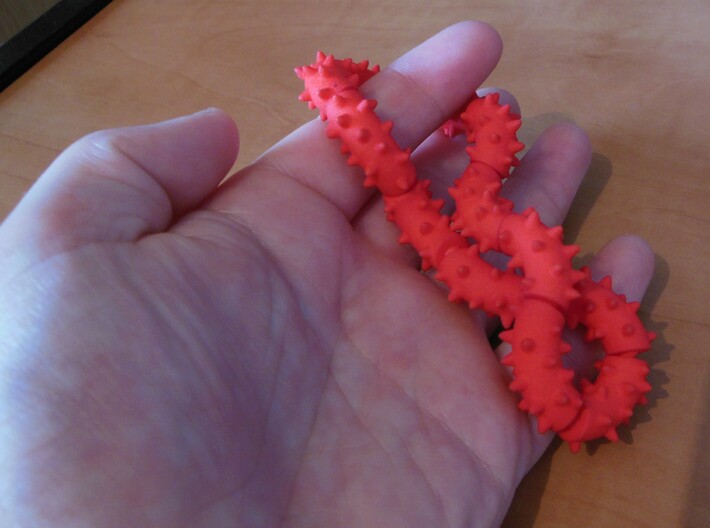 Twisting Links Fidget - Spikes 3d printed