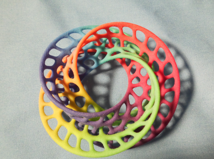 3 quarter twist Möbius strip (color) 3d printed