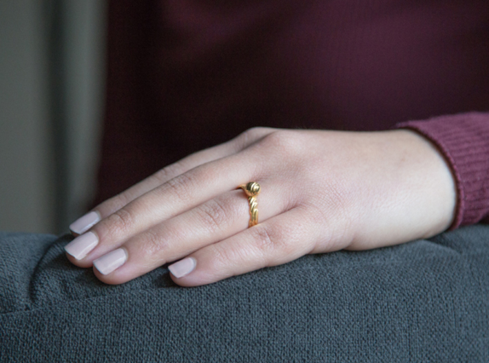 archetype - pearl ring 3d printed pictured material: 14 k gold