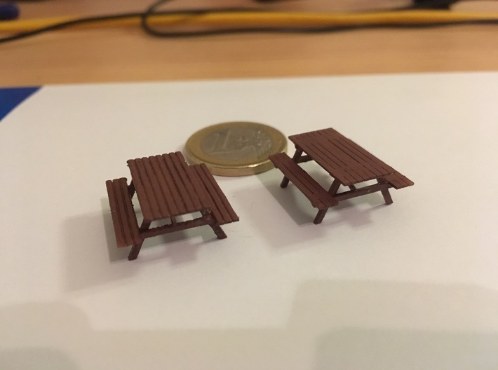 Picnic Table H0 scale (1/87) 6 pieces 3d printed Frosted Ultra Detail on the left and Frosted Extreme Detail on the right
