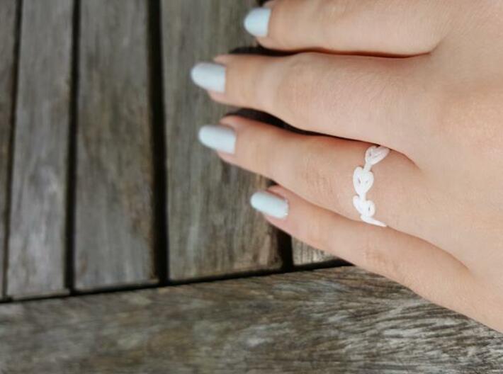 Simple Laurel Ring 3d printed White Strong & Flexible