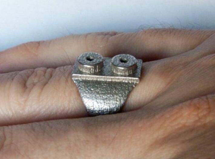 Two Stud Ring / Anillo Placa 2 3d printed Stainless Steel (on the right hand)