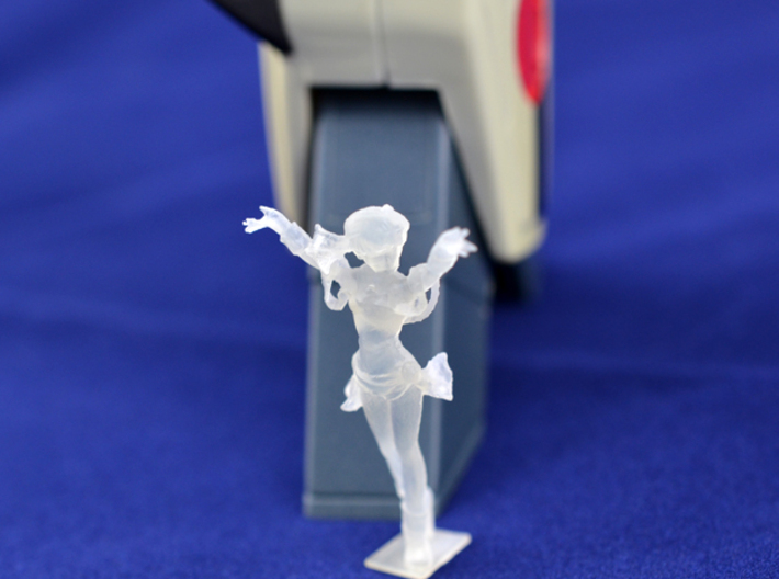 1/48 Singer Lynn Minmay w/ Base Ver. 3d printed 