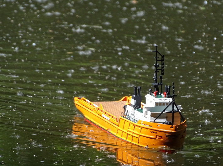 AHTS Granit, Hull (1:200, RC) 3d printed model out on the lake