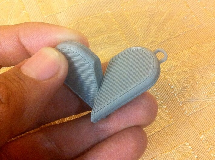Illusionist Heart Pendant 3d printed Started to open...