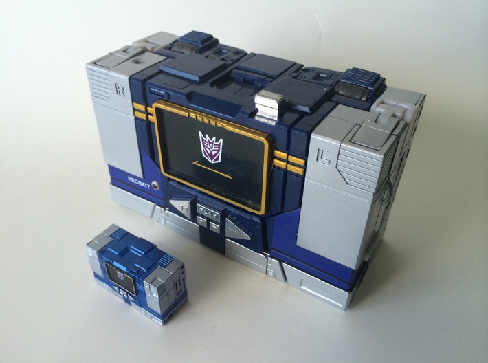 MP MICRO SOUNDWAVE 3d printed HAND PAINTED AND NEXT TO THE MP SOUNDWAVE