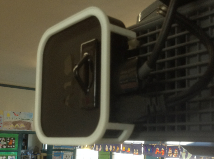 AppleTV UF55 / UF65 (SmartBoard) projector mount 3d printed Prototype in use
