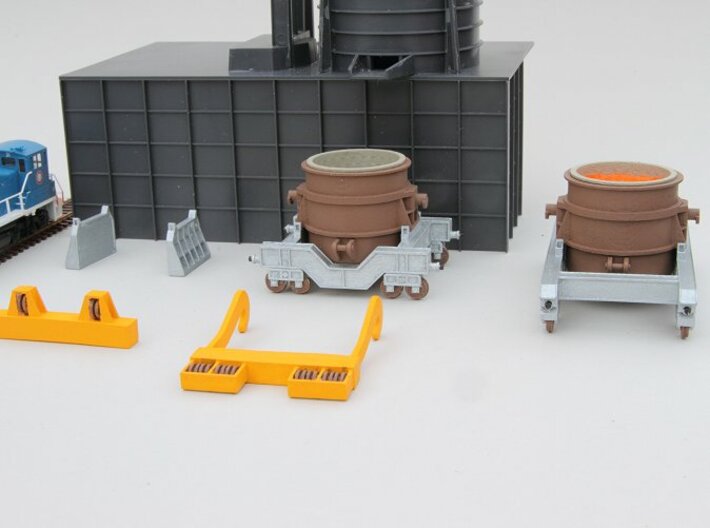 N-scale assessories for 250 ton Teeming Ladle 3d printed Family portrait of the 250 ton ladle series. Walthers Cornerstone Electric Furnace and switcher shown for size reference.