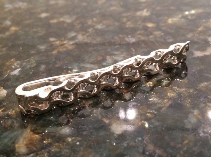 Gyroid Tie Bar 3d printed Front [Polished Silver] (Courtesy of N. Chéchan)
