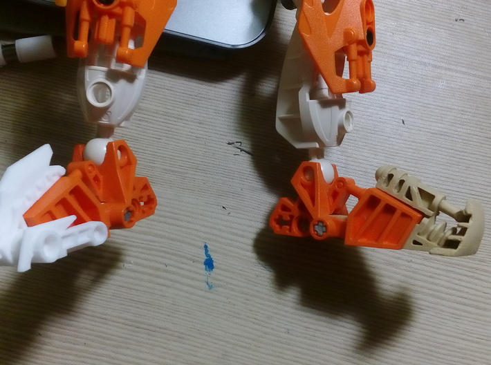 Clawed Mata Foot Extension 3d printed It fits perfectly. Pohatu leg addition for comparison