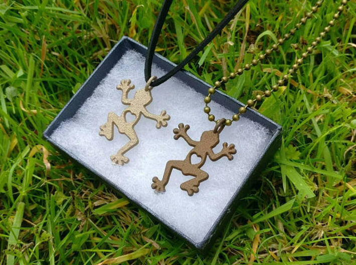 Tree frog pendant 3d printed 
