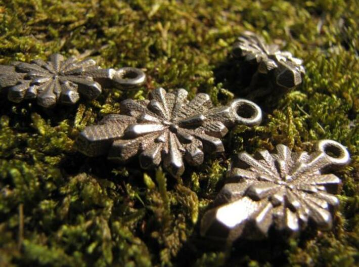 Crystal Earring 3d printed Lying on the moss