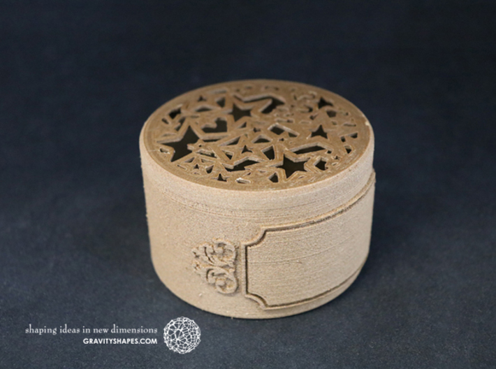 Gift Box big with Stars, Ornament & Label No. 3 F 3d printed The photo shows an own print (FDM print) made of brown wood.