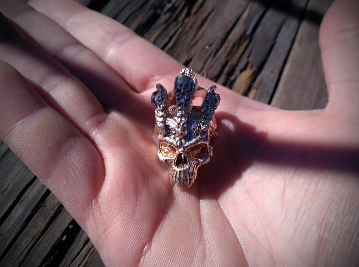 King of worm Skull Pendant 3d printed 