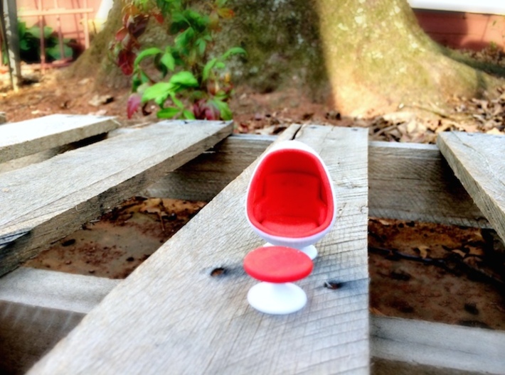 Egg Chair Dome: Red & White (1:24 Scale) 3d printed 