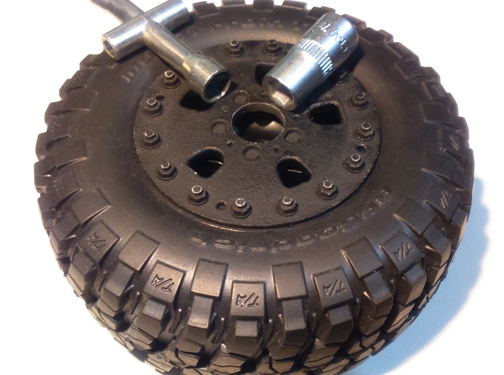 1/10 RC Car Wheel Hutchinson Caps 3d printed Inner cap's hole allows to easy access to wheel mounting nut.