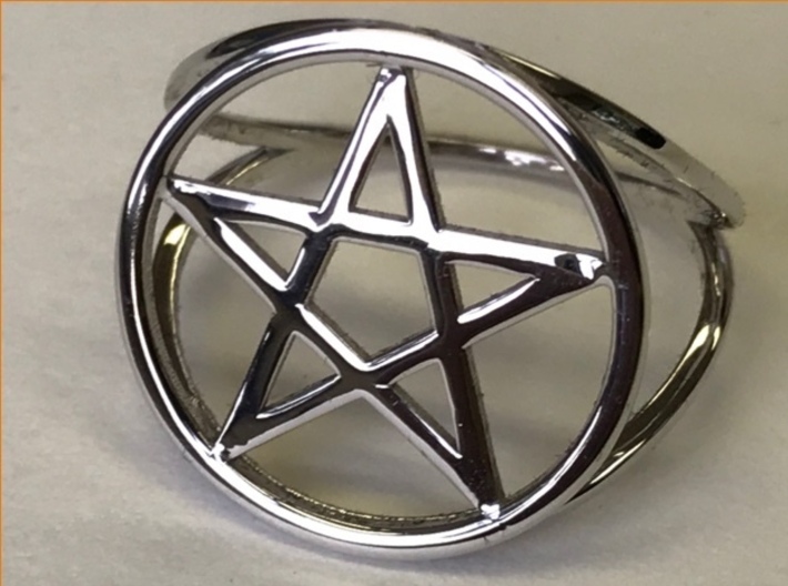 Pentacle ring 3d printed The pentacle ring in rhodium-plated over polished brass. 