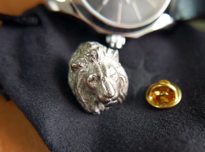 Lion Head Lapel Pin 3d printed 