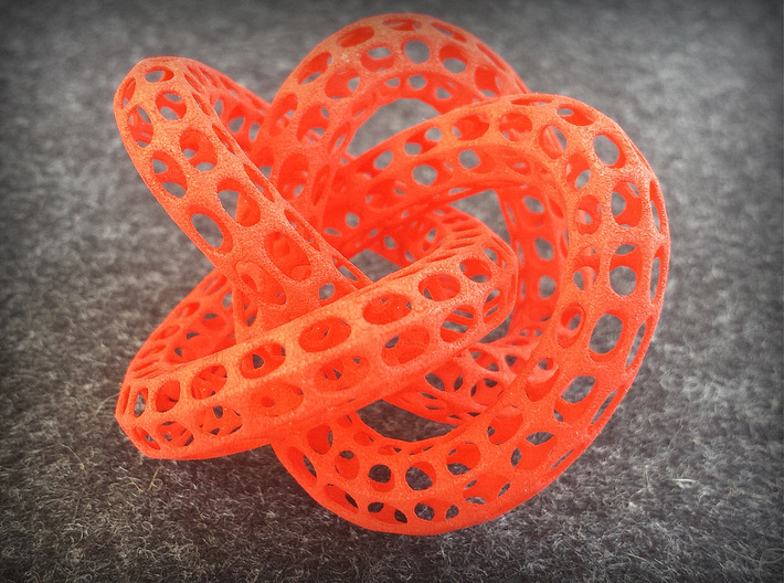 Webbed Knot with Intergrated Spheres 3d printed