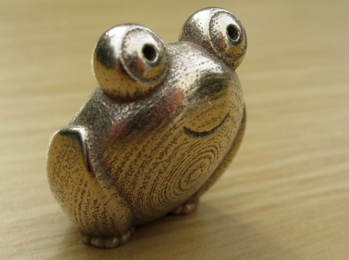Pocket frog (v2) 3d printed front oblique view