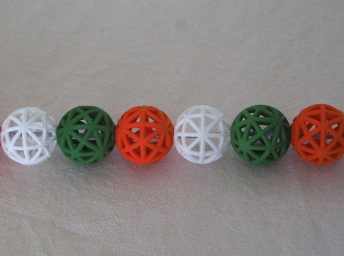 torus_pearl_type6_thin 3d printed White is type8, Green is type6 and Orange is type4.