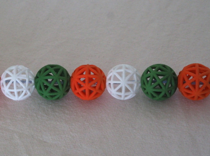 torus_pearl_type8_ultrathin 3d printed White is type8, Green is type6 and Orange is type4.