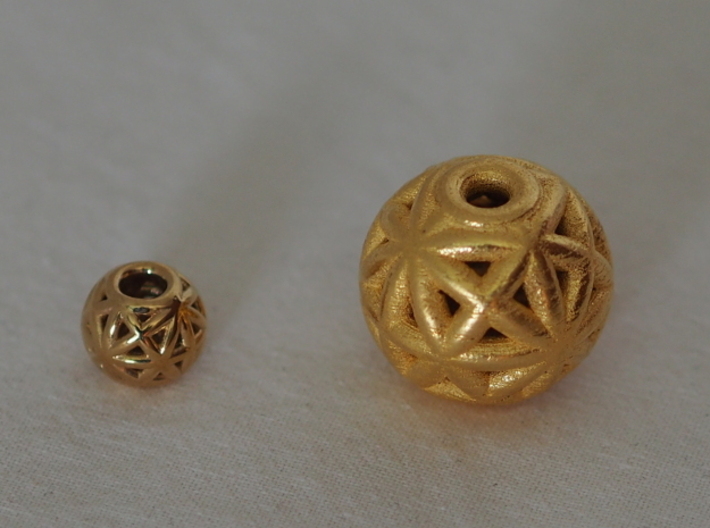 torus_pearl_type6_normal 3d printed Polished Brass is Small and Polished Gold Steel is Medium.
