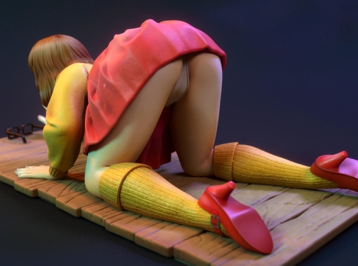 1/24 scale sexy Velma Dinkley on her knees v1 3d printed 