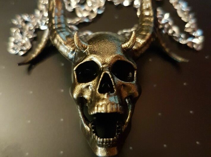Skull-horns Necklace 3d printed 