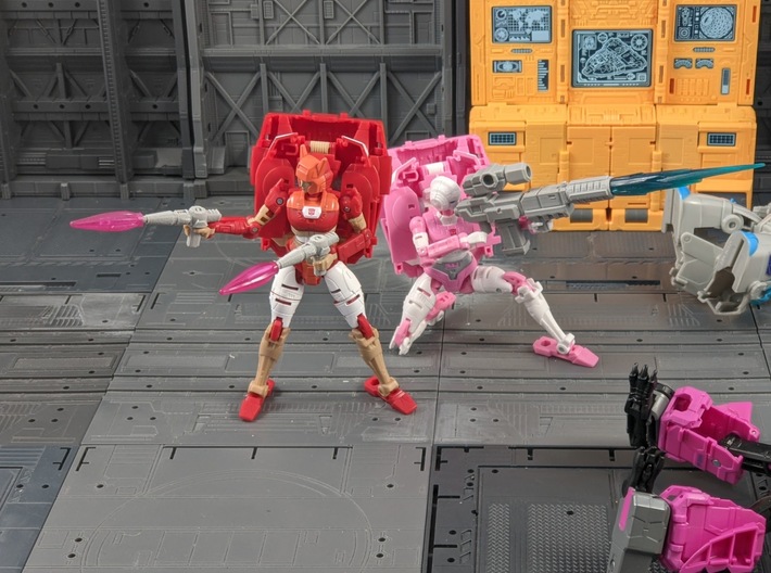 TF POTP Seige Elita-1 Weapon set 3d printed Arcee's weapon shown is sold separately.