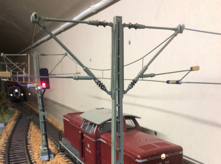 Catenary mast with double arms 70 mm - (1:32) 3d printed Picture shows a combination of parts in the catenary program!