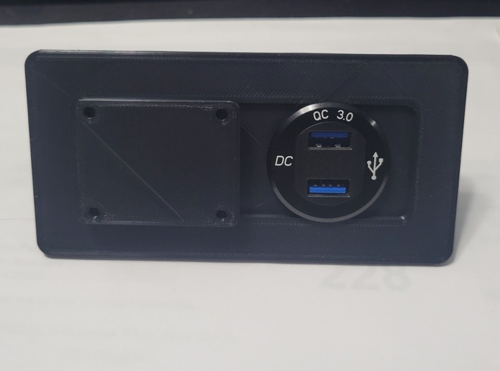 Dashboard ashtray insert - Phone + USB 3d printed 