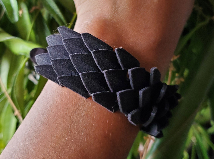 Dragonscale Cuff (Small) 3d printed 