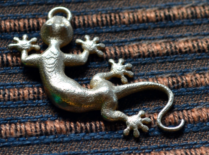 Cute Little Gecko Pendant for Animal Lovers 3d printed 