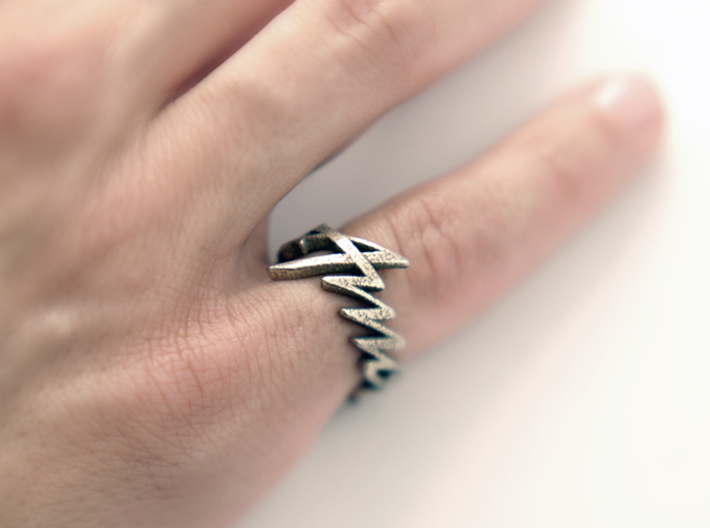 Amour Fou Ring (Various Sizes) 3d printed 