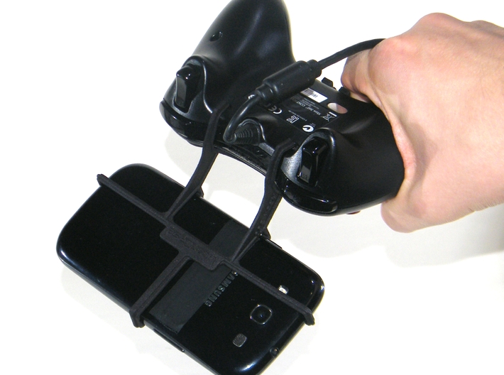 Controller mount for Xbox 360 & Samsung Galaxy S4  3d printed In hand - A Samsung Galaxy S3 and a black Xbox 360 controller