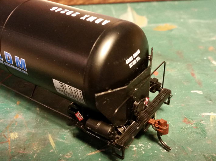 HO Scale Tank Car Shield for 2 Cars 3d printed Finished End