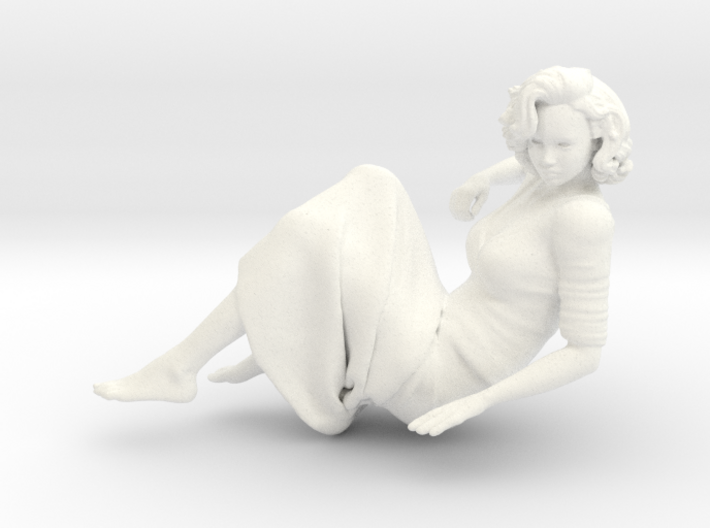 Lady sitting-009 scale 1/24 Passed 3d printed