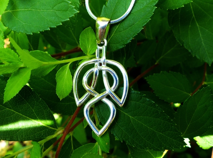 Leaf Celtic Knot Pendant 3d printed 